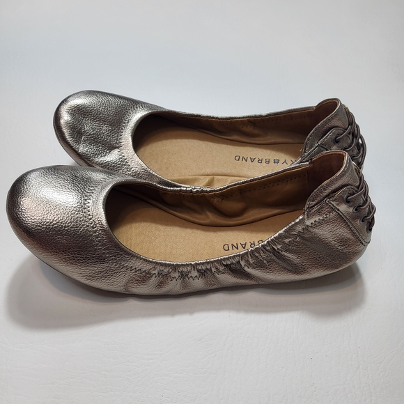 Lucky Brand  Ballet Flats Silver Pewter Leatger Round Toe Lace Up Detail Sz 6.5 - Picture 4 of 8